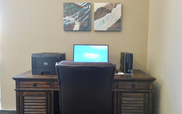 Days Inn & Suites by Wyndham Wausau