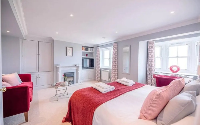 Sea Crest With 4 Bedrooms and 2 Bathrooms