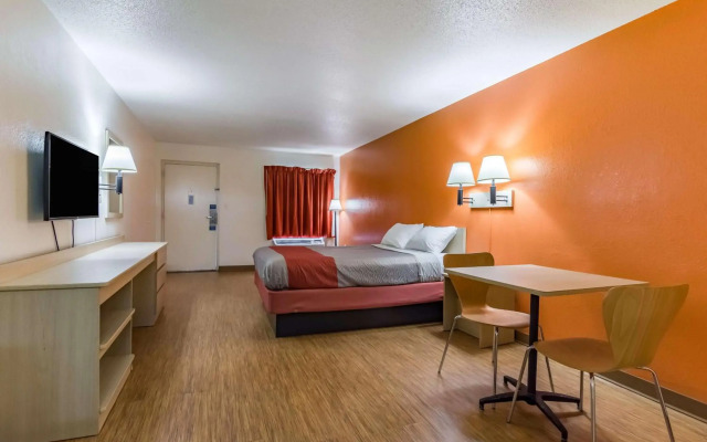 Motel 6 Raleigh, NC - Cary