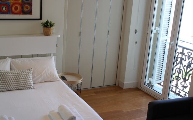 SEAFRONT LUXURY STUDIO - by SanSebastianApartments.es