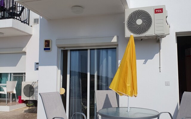 Studio/scenic Views/pool/air Con/near Attractions