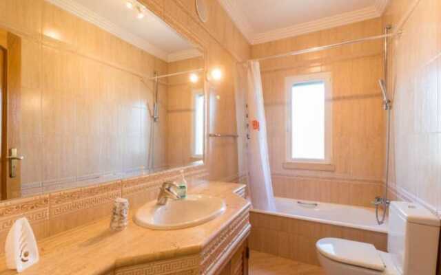 Villa - 4 Bedrooms with Pool and WiFi - 102546