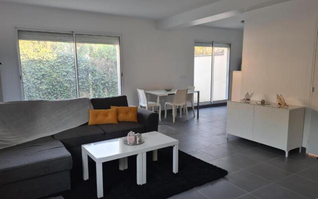 Grand studio avec jardin au calme