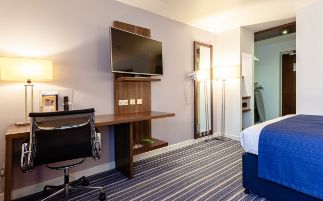 Holiday Inn Express Edinburgh Airport by IHG