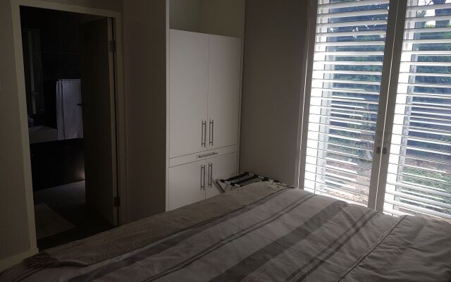 Umhlanga Lodge -No children