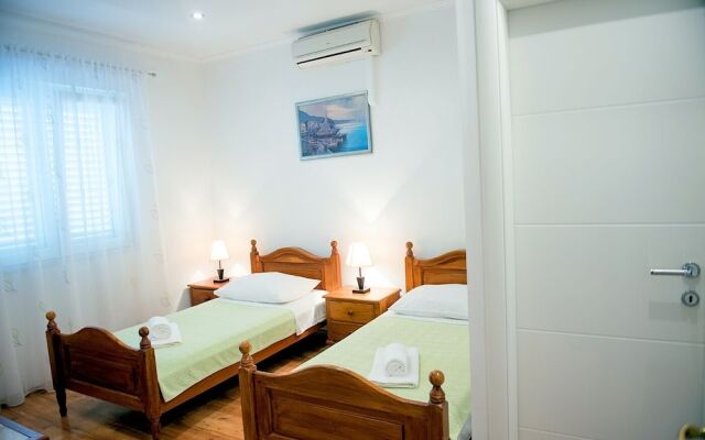 Robi - 50m From Beach - R3