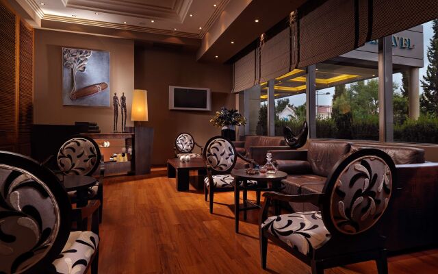 Divani Caravel Hotel