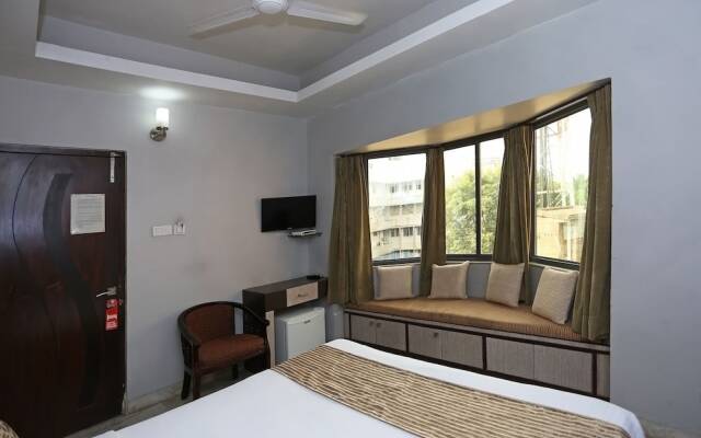OYO 3063 Crystal Residency