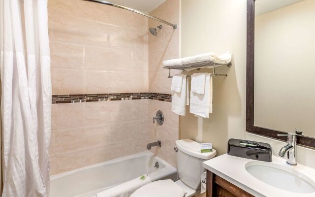 Van Wyck Hotel & Suites Near JFK Airport