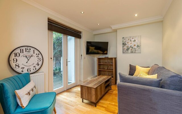 Homely 2-bed flat in Little Venice
