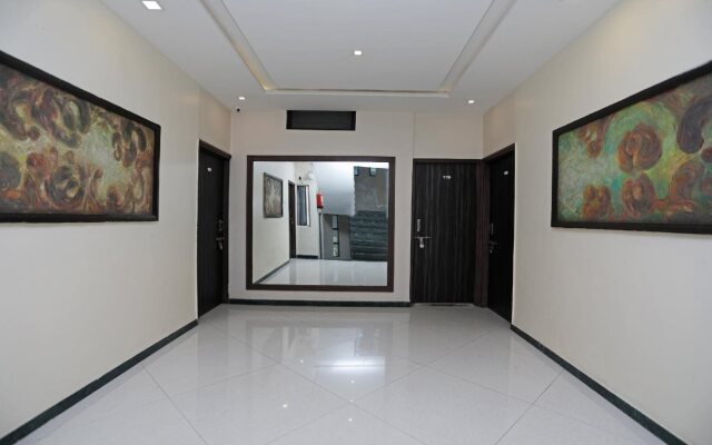OYO 1216 Hotel New White House