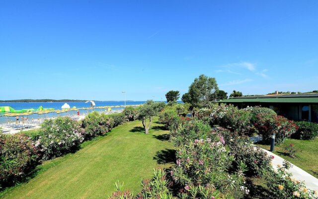 Carefully Furnished Bungalow with 2 Bathrooms, 7km From Pula