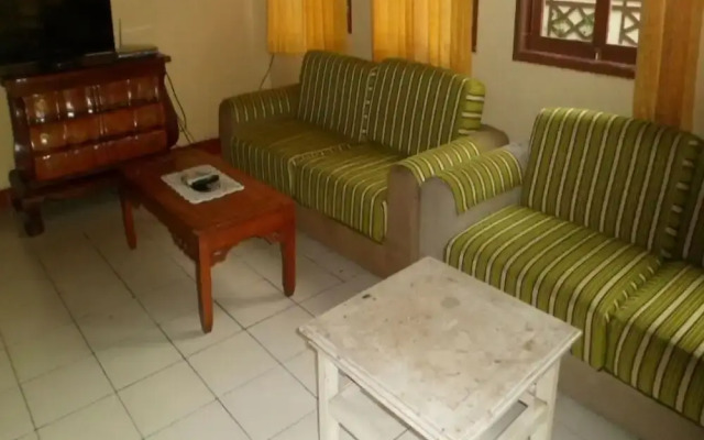 Villa Kota Bunga Allamanda