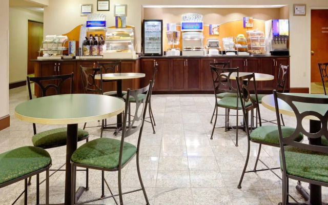 Country Inn & Suites by Radisson, Dunn, NC