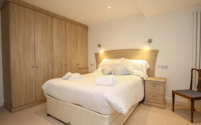 5 Burford Mews