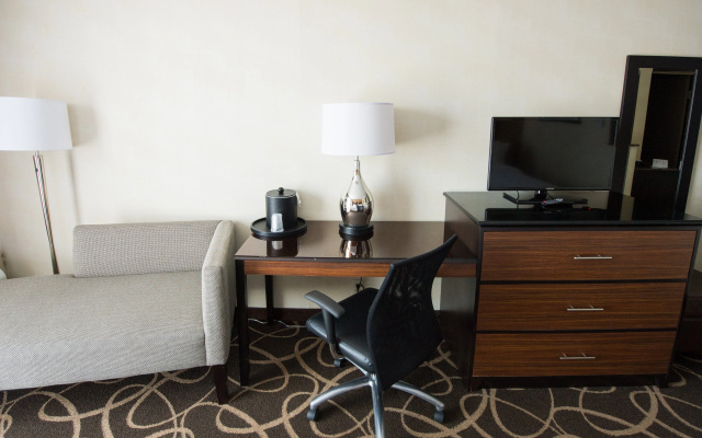 Holiday Inn Newark International Airport by IHG - Image 4
