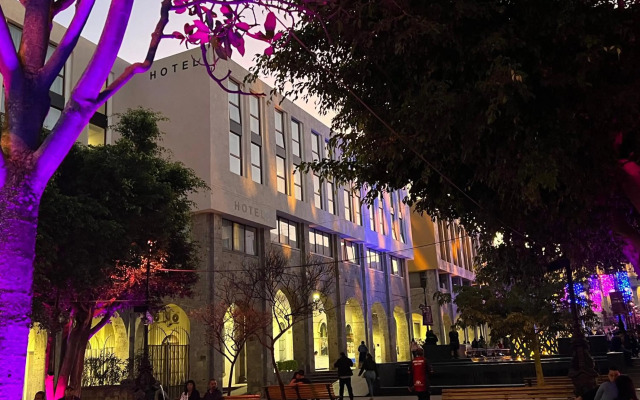 Six Hotel Guadalajara Degollado