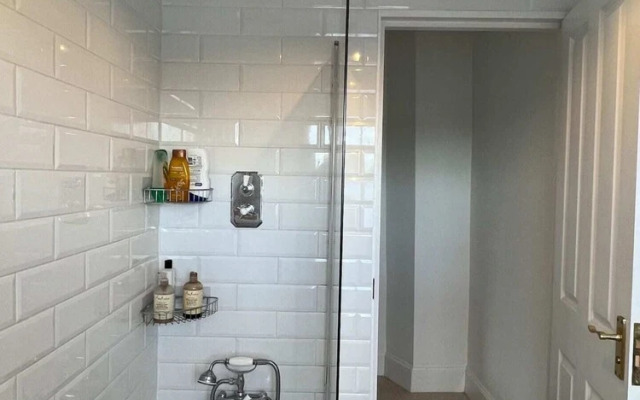 Bright 1 Bedroom Apartment in Hackney Near Colombia Road