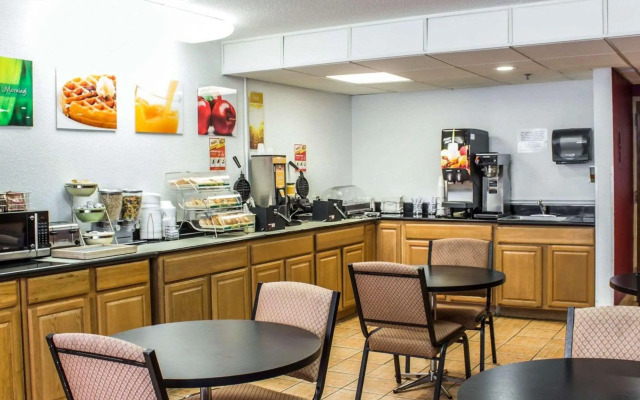 Rodeway Inn & Suites