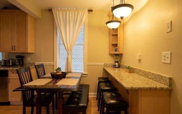 Old Town Suites Operated by Roscoe Village Guesthouse