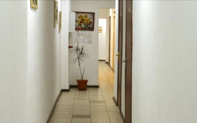 Mary Gold Hotel