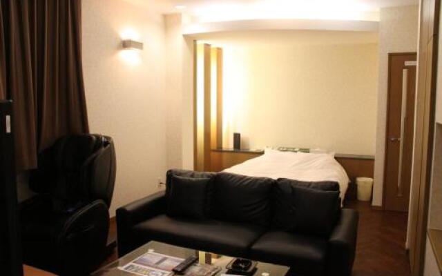 Color Hotel (Love Hotel)