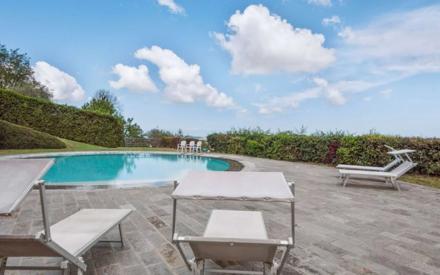 Stunning Apartment in Mombaroccio Near Metauro River