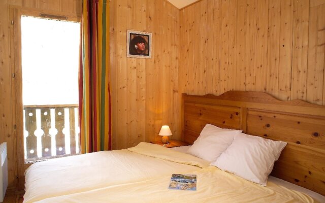 Traditional Apartment With Fireplace 100 m. From the Center