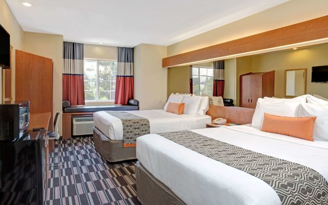 Microtel Inn & Suites by Wyndham Bushnell