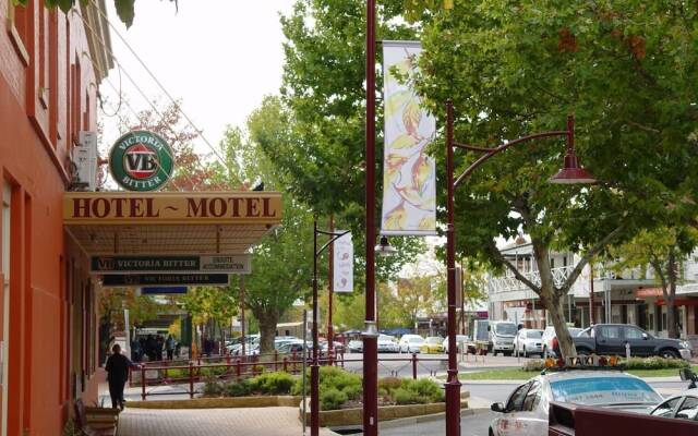 The Commercial Hotel