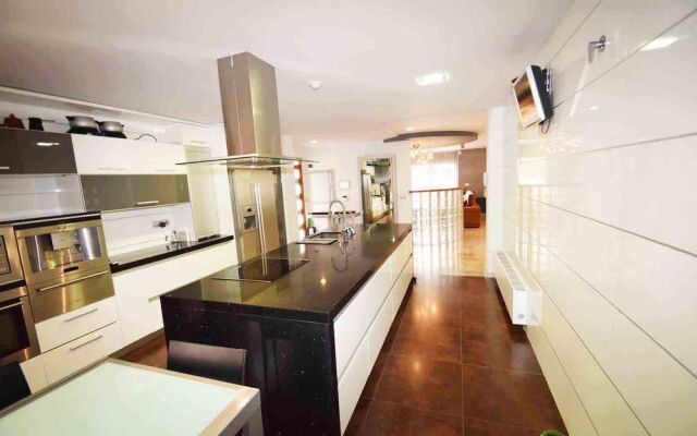 Villa Levante Beach 6 Bd