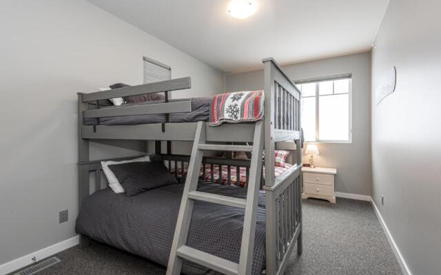 The Pinnacles Suites & Townhomes