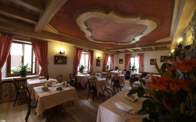 Albergo Centrale Forni