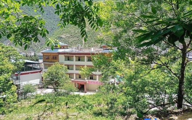 Hotel Nagyzasi Dechenz – Outside – Deqin