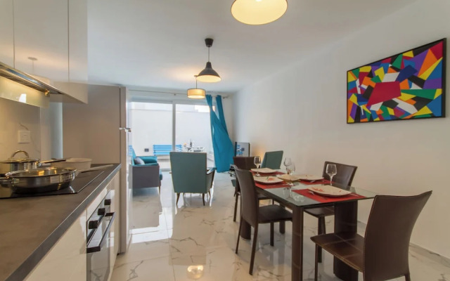 A Sunny Penthouse Modern 2 bdr - Sliema