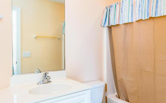 Emerald Breeze by Oak Island Accommodations