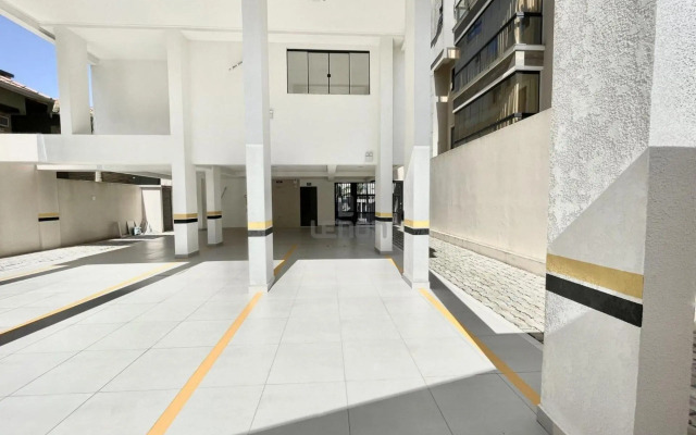 200 - Apartamento 3 dormitórios na Praia de Mariscal