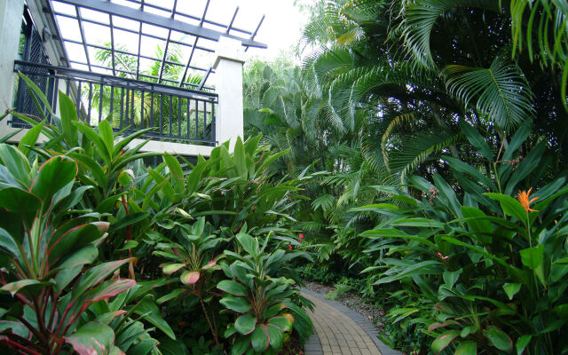 Trinity Beach Club Holiday Apartments