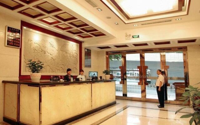 Lucky Hotel