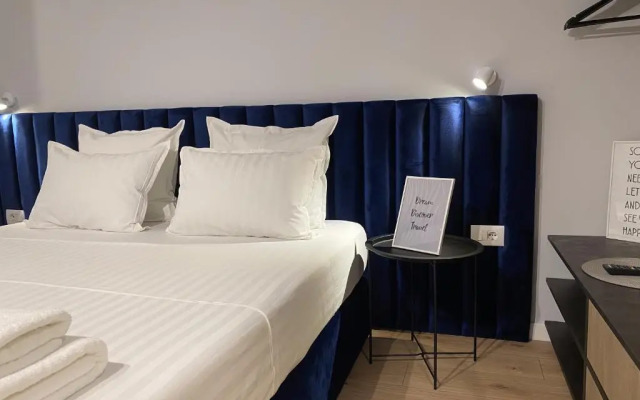 Living Studio Apartments