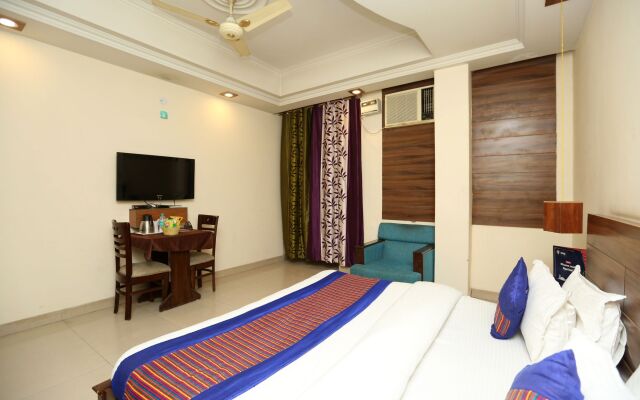 OYO 8876 Hotel Sarthi