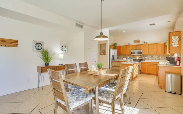 Heated Pool, Pets Welcome: Surprise Snowbird Haven