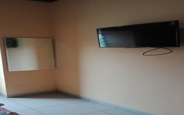 OYO Life 90646 Villa Karsinem Pasuruan