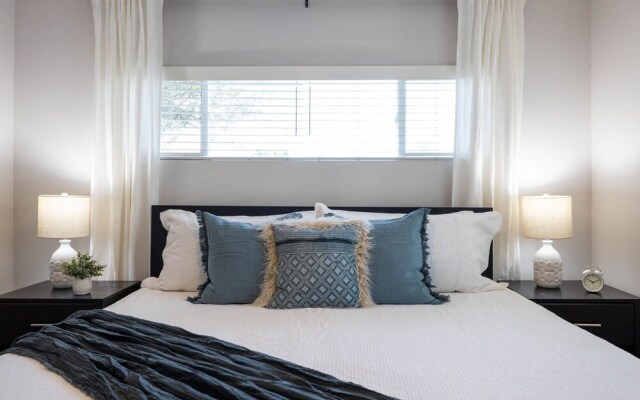 Scottsdale East Osborn 4 Bedroom Home by RedAwning, Scottsdale