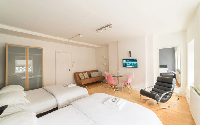Spacious Studio Apartment Soho Square
