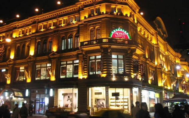 Luminous Studio Apartment. Ideal location. By owner.