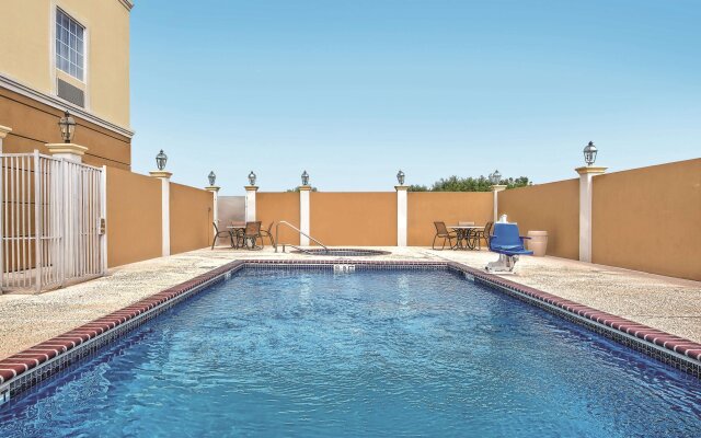 La Quinta Inn & Suites by Wyndham Mercedes