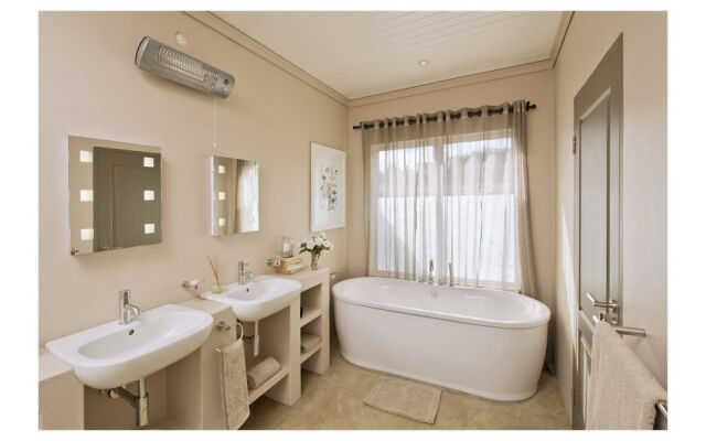 Oaklands Country Manor