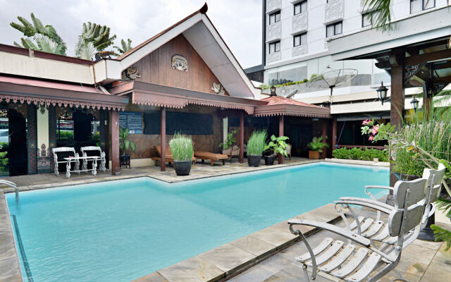 ZEN Rooms Pasar Kembang 1
