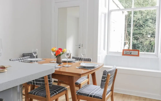 6 Coltbridge Gardens